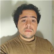 Hago traducción de inglés a español y viceversa. También doy clases particulares de inglés, máximo nivel B2